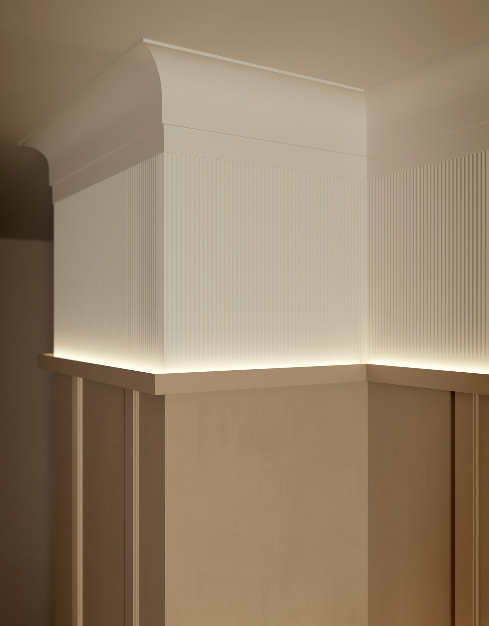 Architectural cornice profile combined with vertical wall elements, creating a refined ceiling transition.