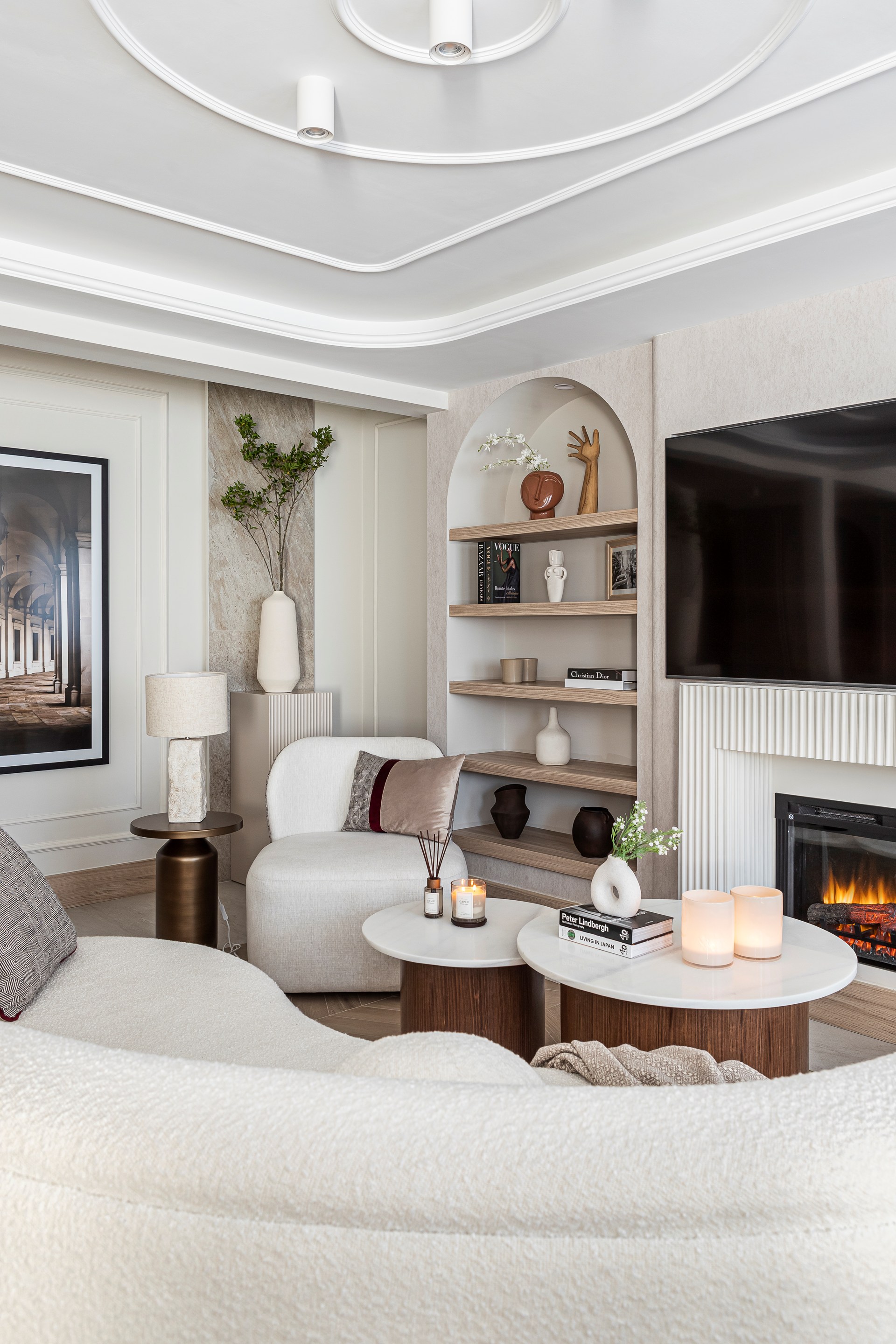 Decorative chair rails on the ceiling creating depth and emphasising the architectural ceiling geometry.